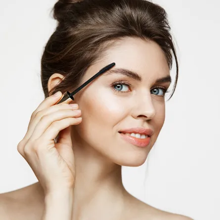 أسباب تساقط شعر الحاجب