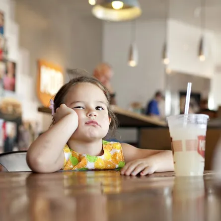 في موسم الرياض 2021.. كيف تختارين الطعام الصحي لطفلك؟