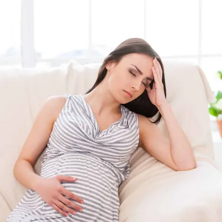 صورة لحامل تعاني من مشاكل الحمل