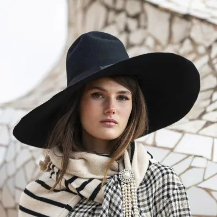 حقائب وقبعات خريف وشتاء 2021-2022