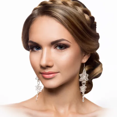 طريقة إخفاء النمش بالمكياج للعروس