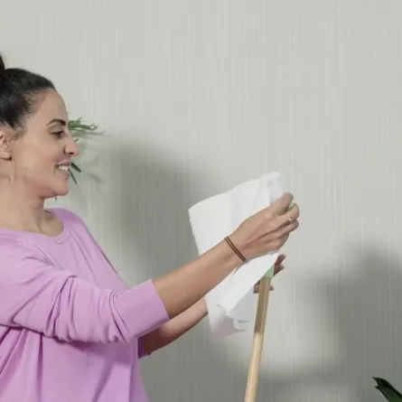 ورق المطبخ بديل سحري لتنظيف الأرضيات