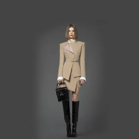 ملابس بألوان النيود