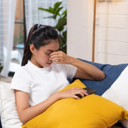 صورة امرأة تشعر بالدوخة