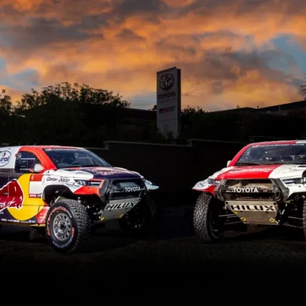 تويوتا هايلكس جديدة في رالي داكار