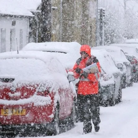 خمسة أشياء لاتتركها في السيارة في فصل الشتاء