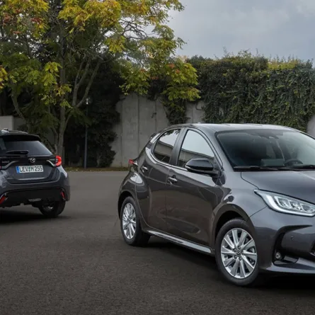 مازدا 2 لعام 2022 من الأمام ومن الخلف