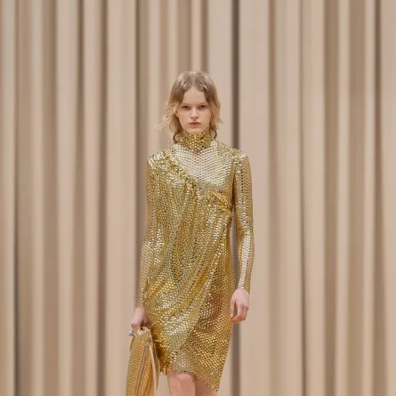 موديلات فساتين سهرة ميتاليك 2022 من بربري Burberry