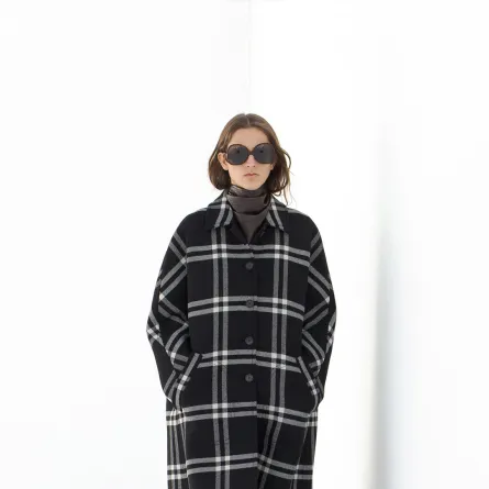 معطف بنقسة المربّعات من كوريج  Courrèges