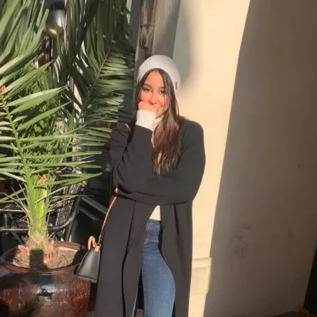 أسيل عمران ببنطلون جينز شبابي  