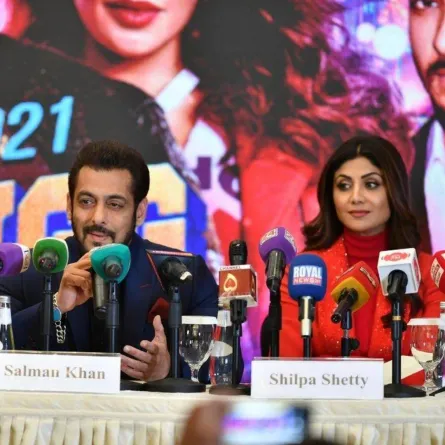 شيلبا شتي وسلمان خان خلال المؤتمر الصحفي 