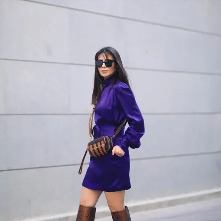 ديما الأسدي بحقيبة كتف صغيرة