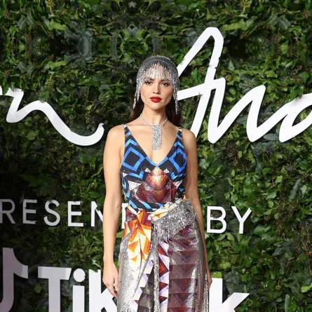 إيزا غونزاليس Eiza Gonzales ترتدي من باكو رابان Paco Rabanne