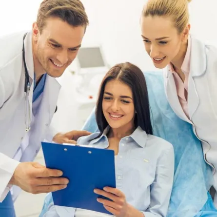 صورة تعبر عن فرحة الحامل بخبر حملها