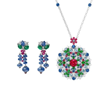 مجوهرات مُرصعة الأحجار الكريمة الملونة لأطلالة فخمة للعروس