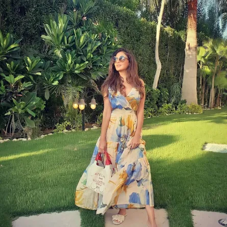 إطلالات بالفساتين الكاجوال من وحي مي عمر 