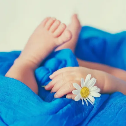 صورة تعبيرية عن نعومة بشرة الرضيع