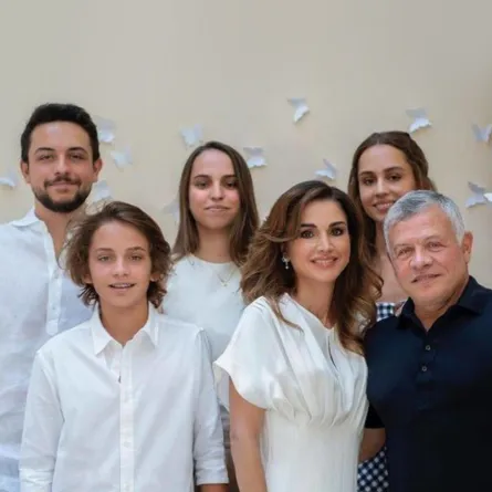 الملك عبدالله والملكة رانيا مع أبنائهما الأميرة إيمان والأمير حسين والأميرة سلمى والأمير هاشم- الصورة من حساب الملكة رانيا على إنستغرام