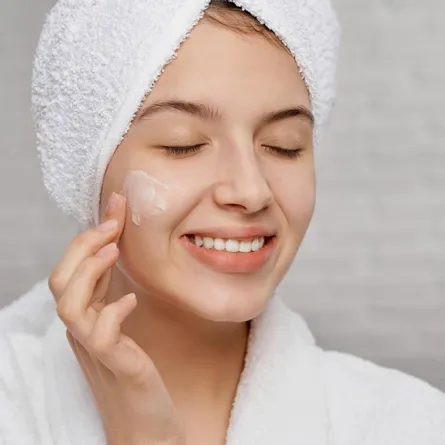 أفضل سيروم لبشرة متوهجة في الشتاء