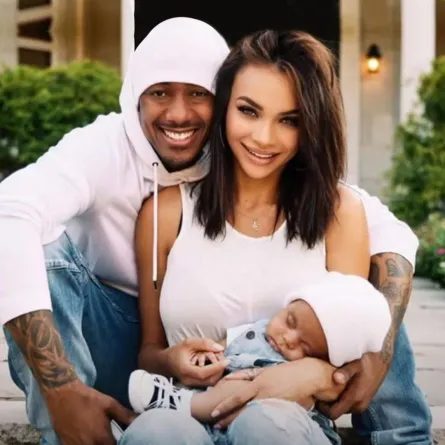 نيك كانون وأليسا سكوت مع ابنهما زين- الصورة من موقع Sky News