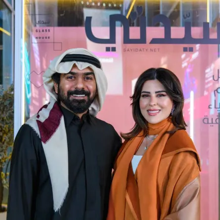 خالد الشاعر ونور الشيخ خلال حوارهما مع سيدتي - الصورة خاصة بسيدتي