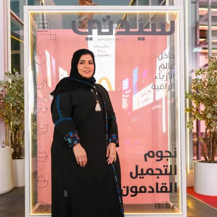 مصممة مجوهرات 