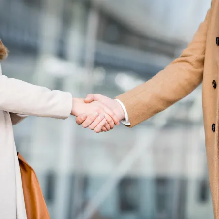 لغة الجسد في إتيكيت التعامل مع الآخرين