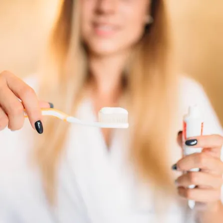 استعمال فرشاة الأسنان بعد عملية التنظيف 