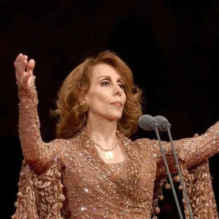 فيروز - الصورة من صفحتها الرسمية على الفيس بوك