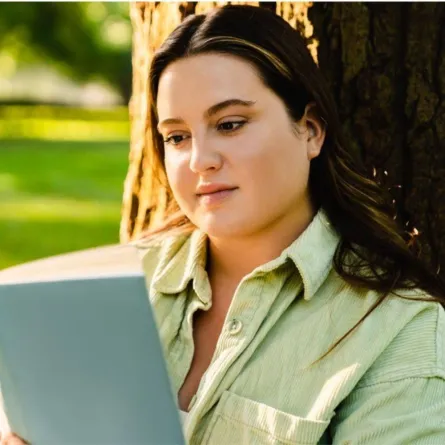 الشعر يدخلك في عالم ساحر 