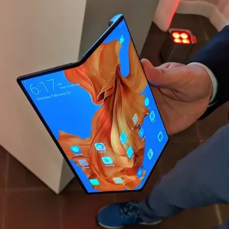 هواوي تفاجئ مستخدميها وتطلق هاتف قابل للطي