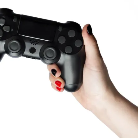 سوني تحصل على براءة اختراع لوحدة تحكم بلايستيشن للأجهزة المحمولة