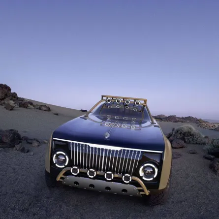 مايباخ الجديدة كهربائية فاخرة للقيادة على الطرق الوعرة بمتحف روبيل بميامي 