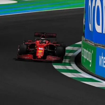 هاميلتون في مركز الانطلاق الأول بسباق اليوم بعد تجربة اسفرت عن زمن قدره 1.27.511دقيقة 