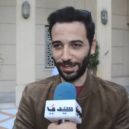 كريم قاسم خلال لقائه بسيدتي - الصورة خاصة بسيدتي