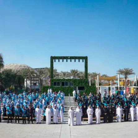 الشيخ حمدان بن محمد يشهد تكريم 600 متطوع. الصورة من "وام"