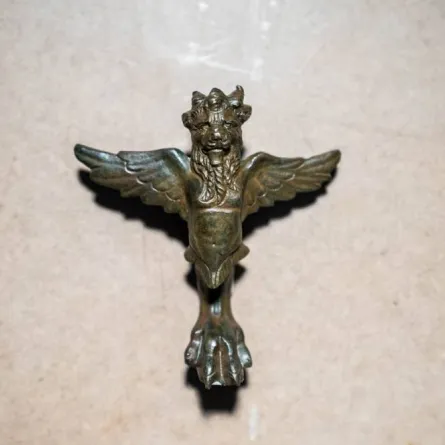 التمثال الذي عثر عليه في منطقة مليحة. الصورة من "وام"