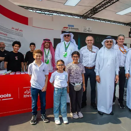 أرامكو تنقل تجربة الفورمولا 1 إلى المدارس. الصورة من الموقع الإلكتروني الرسمي لأرامكو