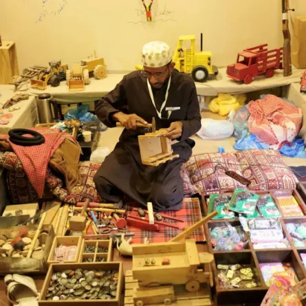 حرف ومتاجر تحاكي التراث