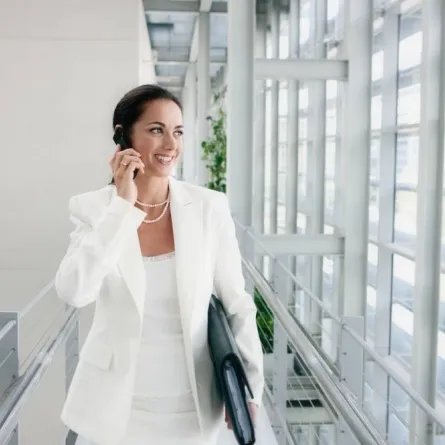 الابتعاد عن المكان المكتظّ لإجراء المكالمة