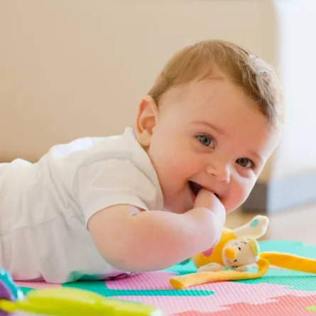 صورة لطفل يبتسم