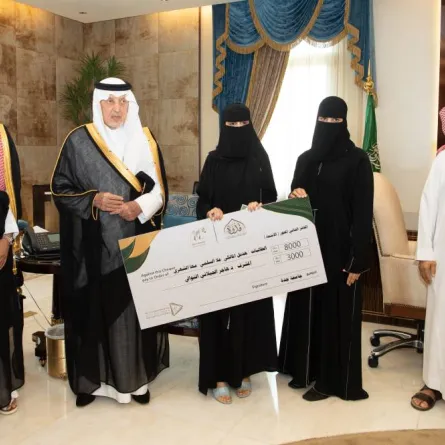 الأمير خالد الفيصل يسلم الفائزين جوائز مسابقة "الإبداع في الوسطية والاعتدال"