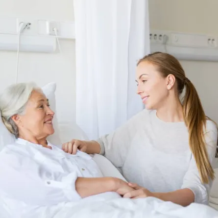 عدم الإطالة في الحديث مع المريض 