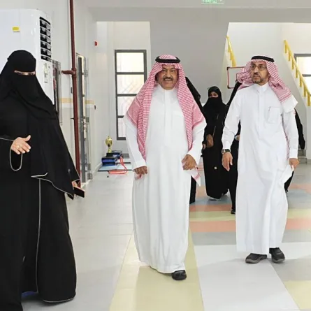 مدير تعليم جدة أثناء جولته بالمجمع التعليمي