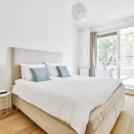 خطوات تنظيف مرتبة السرير 