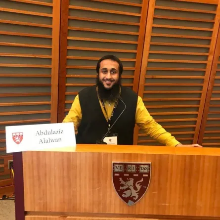 دكتور عبدالعزيز العلوان - الصورة من حسابه الرسمي على تويتر