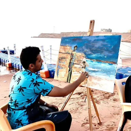 إبداع فناني المملكة على شواطئ الحقل - الصورة من واس