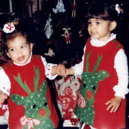 كيم وكورتني كاردشيان- الصورة من حساب كورتني كاردشيان على إنستغرام