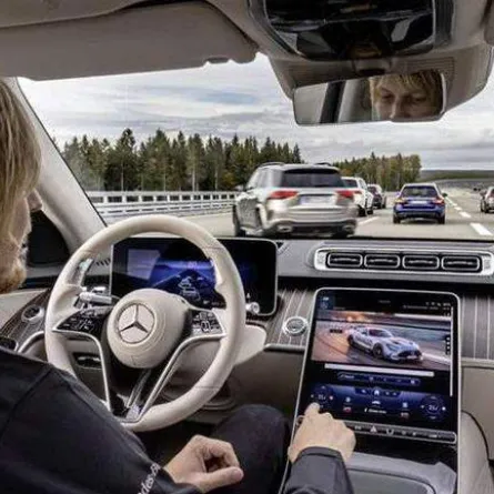 مرسيدس-بنز بتقنية القيادة الذاتية في طرازي2022S&EQS   