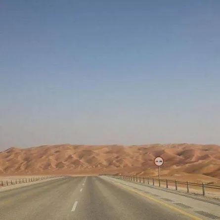 شبكات الاتصالات تغطي 100% من الطريق الرابط بين المملكة وعُمان